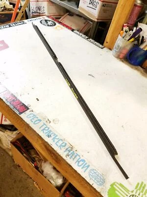 Suzuki SIDEKICK GEO TRACKER 4 DOOR Passenger REAR Window Sill Trim - Outer SEAL - Image 1 of 3