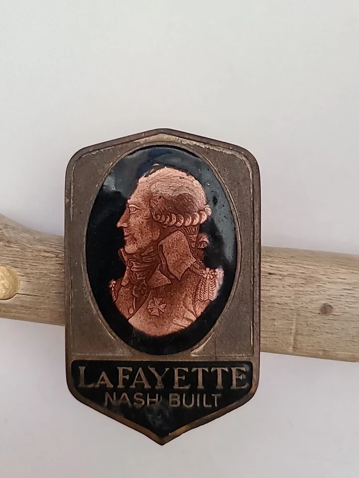 INSIGNIA EMBLEMA RADIADOR PORCELANA ESMALTADA LAFAYETTE NASH VINTAGE AÑOS 20 30 Foto 1 de 4