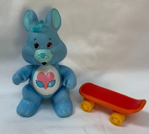 Vintage Care Bears Cousin Swift Heart Rabbit mit Skateboard PVC Poseable - Bild 1 von 9