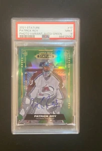 2021 UPPER DECK STATURE PHOTO VARIANT AUTO GREEN 5/10 #17 Patrick Roy PSA 9 - Imagen 1 de 2