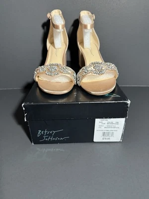 Betsey Johnson 女式方跟香槟晚凉鞋 8.5W 码 — 第 1/4 张图片