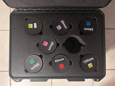 Kit de lentes Sigma Cine (montaje EF 14 mm, 20 mm, 24 mm, 35 mm, 50 mm, 85 mm, 135 mm) con estuche Foto 1 de 4