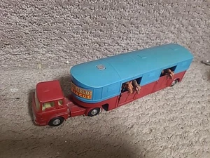 Corgi Toy #1130, BEDFORD / CHIPPERFIELD'S CIRCUS HORSE BOX (5 Original Horses) - Picture 1 of 7