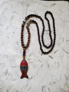 Vintage (?) Estate Collana Pesce Perline Argilla Intarsiata Perline Legno Boho Nepal (?) - Foto 1 di 21