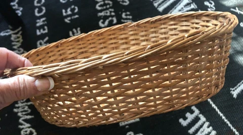 Vtg Oval Traditional English Split Willow BREAD BASKET 11.75" L Wicker Fruit 1 Cover