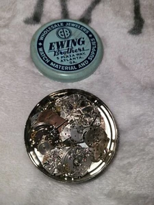 Vintage Ewing Brothers Großhandel Juwelier Uhr Dose 1,5" mit Uhrenteilen - Bild 1 von 5