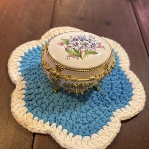 Westland Vintage Floral Gold Musical Trinket Box,  made in Japan. Music Works - Picture 1 of 8