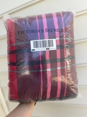 Novo COBERTOR XERPA XADREZ ROSA VERMELHO Victoria Secret Lance 2020 Feriado Natal - Imagem 1 de 4