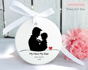 Ornamento Papà Personalizzato – Il Mio Eroe Mio Papà – Regalo Festa del Papà con Nome e Anno - Foto 1 di 3