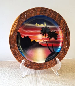 Hawaiianisches Souvenir 6 Zoll handbemalter/handgeschnitzter Teller mit Ständer - Bild 1 von 2