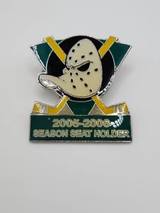 Anaheim Mighty Ducks Pin 2005-2006 Season Ticket Seat Holder NHL Hockey Logo - Picture 1 of 3