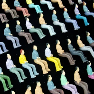 100 Stk. Figuren sitzend 1:76 Spur 00 Modellbau Figuren 1:72 Bemalt Zubehör - Bild 1 von 3