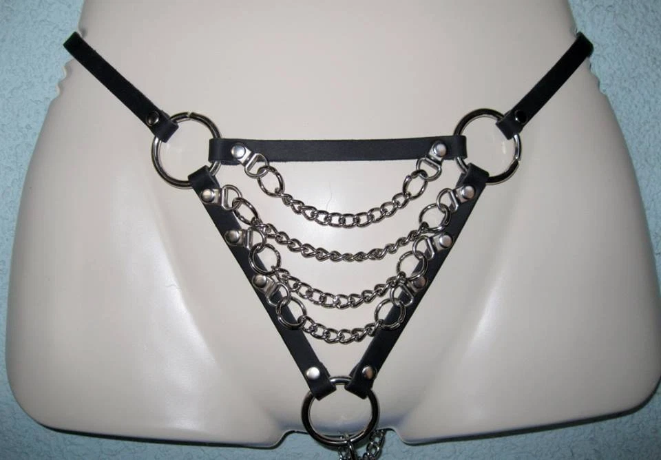 Cosplay de corrente e tanga de couro preto fetiche - Imagem 1 de 1