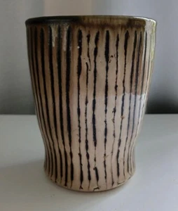 SMALL RYE IDEN POTTERY SGRAFFITO MID CENTURY POT BEAKER VASE MINT CONDITION - Picture 1 of 6