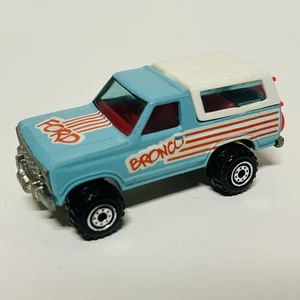 Ford Bronco 1980 Hot Wheels con motocicleta turquesa Malasia Mattel - Imagen 1 de 5