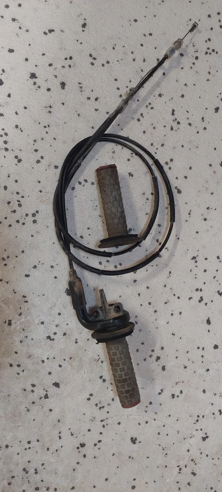 04-09 Honda CRF250 Tubo do Acelerador Carcaça Guia Apertos Cabos CRF 250 R De 2008 - Imagem 1 de 1