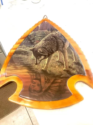 Настенная лакированная деревянная табличка со стрелами Wolf & Shadow - Изображение 1 из 4