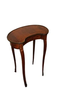 Piccolo tavolino francese a fagiolo del 1800 intarsiato stile Luigi XV - Foto 1 di 5