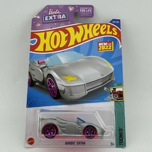 Hot Wheels 2022 Barbie EXTRA 134/250 Tooned 5/5 Silver/Pink - Picture 1 of 3