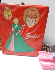 VINTAGE 1963(c) SHINY RED PONY TAIL BARBIE CASE + CLOTHING - GREAT GIFT ! - Picture 1 of 12