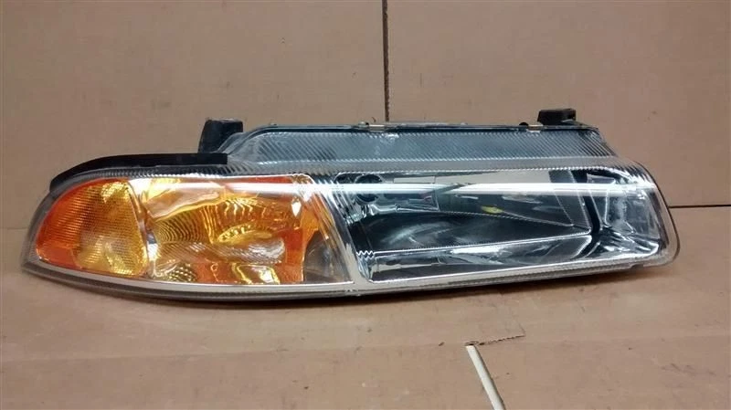 乘客右灯适合 97-00 BREEZE 432623 — 第 1/1 张图片