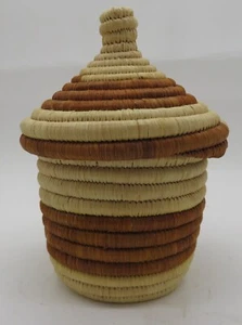 Hand Made Woven Basket with lid 6" x 4" - Picture 1 of 7