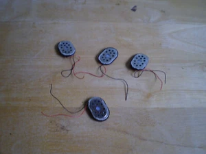 X4 MICRO SPEAKERS FOR ORLANDOO HUNTER R/C OR OTHER 1/24/1/32/1/35 VEHICLES - Picture 1 of 4