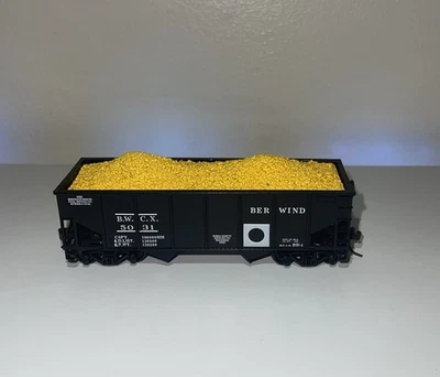 Roundhouse HO 2 bay hopper— Berwind #5031 with kadees & load - Image 1 of 4