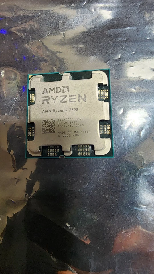 Procesador AMD Ryzen 7 7700 (5,3 GHz, 8 núcleos, zócalo AM5)  Foto 1 de 1