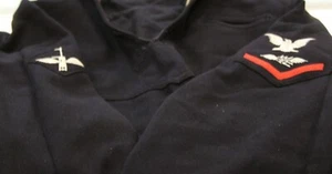 MALETA POST WWI MARINA EE. UU. 3 UNIFORMES ARTILLERO AÉREO E INSIGNIA DE RADIOMÁN DE AVIACIÓN - Imagen 1 de 12