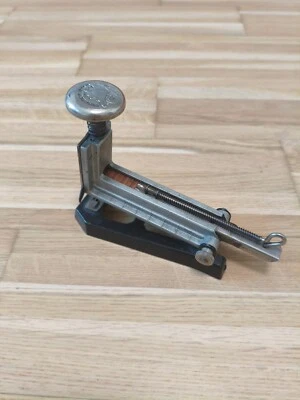 Antiker Heftapparat / Bürohefter von Bates – Modell aus Metall, USA, ca. 1920er - Bild 1 von 4