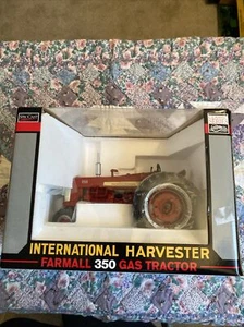 International Harvester Farmall 350 Gas Tractor Die-Cast Metal Model 1:16 Scale - Picture 1 of 3