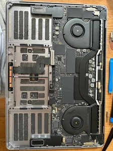 MacBook Pro 15” 2019 i7 16GB 256GB For Parts Only - Afbeelding 1 van 6