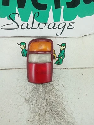 2003 雪佛兰 Suburban 尾灯,驾驶员侧 (LR)  — 第 1/2 张图片