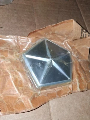 Dodge Dynasty 1993 maletero emblema bloqueo cubierta nuevo Mopar Foto 1 de 2