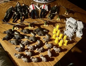 Duck Dynasty riesiges Set 3,75" Actionfiguren-Eichhörnchen-Enten-Biber-Köder-Laternen - Bild 1 von 8