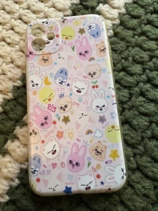 Stray Kids Skzoo Phone Case Pink IPhone 11 - Photo 1 sur 2