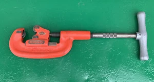 BRAND NEW Ridgid 2A/202 Heavy Duty Pipe Cutter 1/8"-2" - Picture 1 of 3