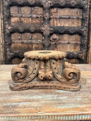 Antiguo taburete de jardín con base de columna de madera | Colonial francés tallado a mano Foto 1 de 4