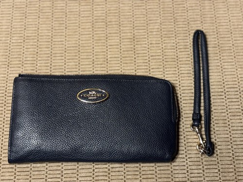 Portafoglio COACH L Zip Zippy da polso con cerniera in pelle nera. Deve essere riparato