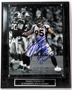 Derek Wolfe Autographed 8x10 Photo Inscribed "SB 50 Champs" with Plaque JSA COA - Picture 1 of 3