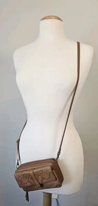 The Sak Women’s Sequoia Extra Large Smartphone Crossbody Bag Brown Leather - Picture 1 of 7