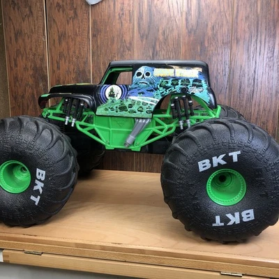 Monster Jam Mega Grave Digger 1:6 Scale All-Terrain RC Monster Truck - Image 1 of 4