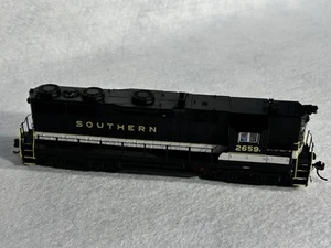 Stately BLI Southern RR Tuxedo Scheme GP-35 High Hood DCC/Paragon 4 HO Loco - Picture 1 of 7