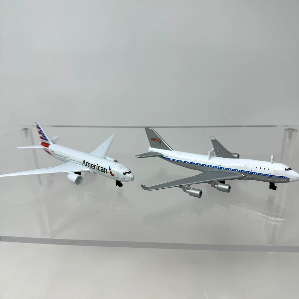Realtoy Aviones Diecast Modelos Lote NASA Transbordador Portaaviones Boeing 777 Juego de 2 Foto 1 de 4
