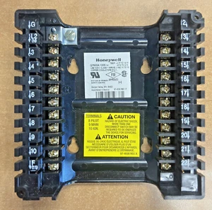 HONEYWELL Q7800A-1005 BURNER CONTROL WIRING SUB BASE 7800 SERIES Used - Picture 1 of 3