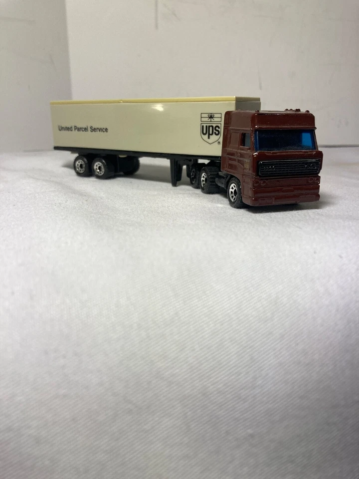 1987 Matchbox DAF3300 Space Cab UPS Tractor Trailer 1:86 Scale - Image 1 of 4