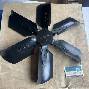 NOS GM 3799995 Fan Blade 1955-1967  Chevrolet Series 3 6 Cyl Series 20-30 (D-D) - Foto 1 di 9