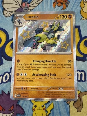 Lucario Brillante Raro 174/091 SV: Paldean Fates Holo Pokemon Juego de Cartas Coleccionables Casi Nuevo Foto 1 de 4
