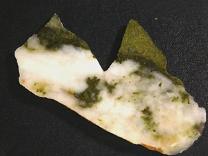 Epidote,Avinite in Quart slab- 5" x 2 7/8"rough -cabbing-display-collect-geology - Imagen 1 de 3